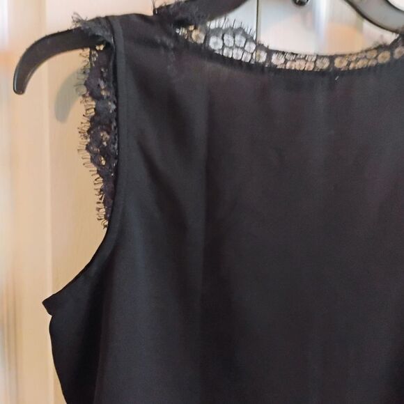 Elegant Black Lace Trim Tank Top - Picture 11 of 12